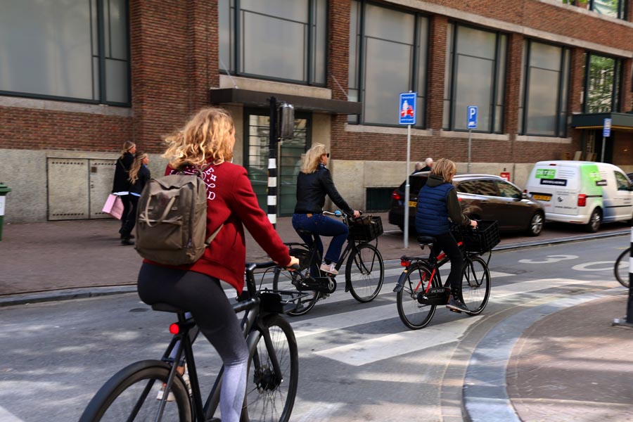 biking-amsterdam