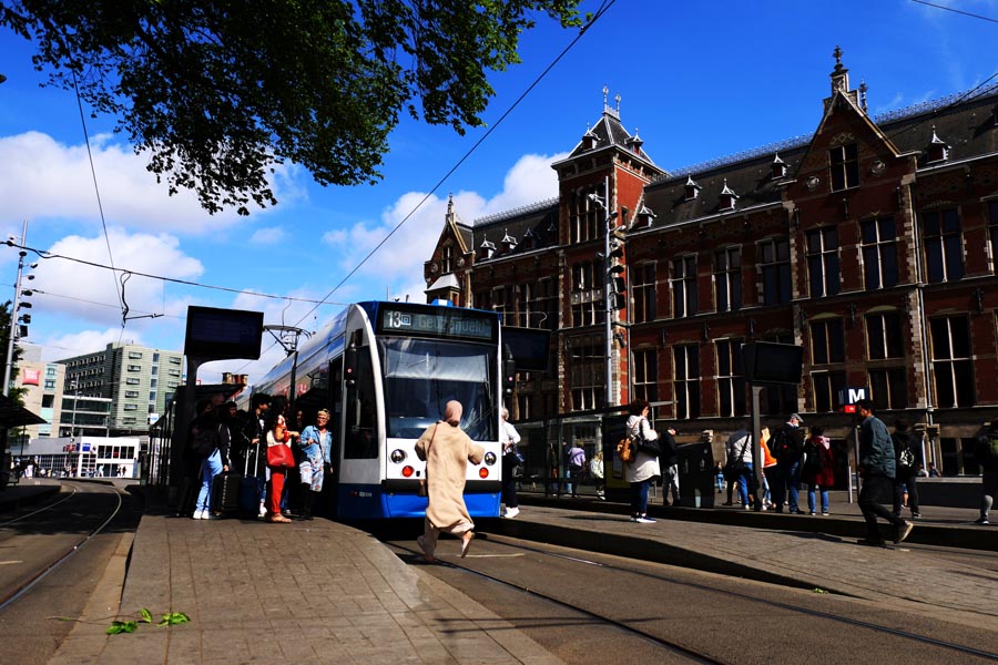 metro-amsterdam-expats