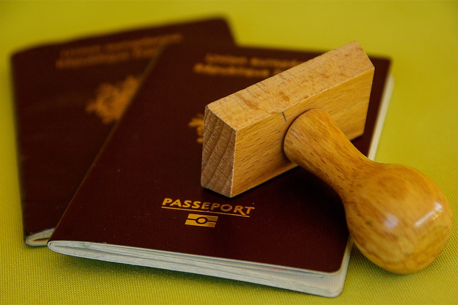 difference between visa and residence permit